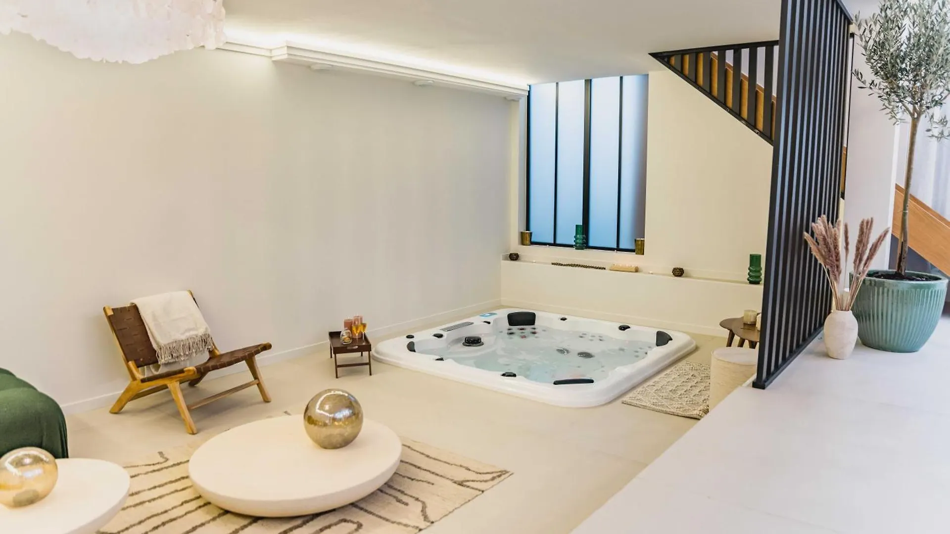 Spacious Loft With Spa - 4Br-8P - Montmartre Paris Apartment