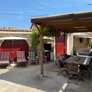 Confort Avec Parking Ferme Arles